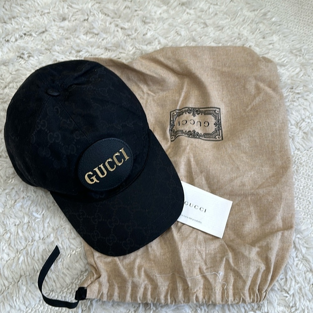 Black Gucci hat - Gold lettering